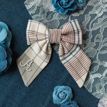 Load image into Gallery viewer, Mini Plaid Pearl Bow
