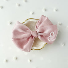 Load image into Gallery viewer, Matte Mauve Satin Pearl Medium Bow
