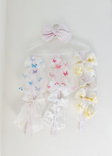 Load image into Gallery viewer, Personalized Pearl Bow Holder
