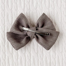 Load image into Gallery viewer, Gray Wool Medium Bow
