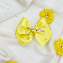 Load image into Gallery viewer, Yellow Initial Ribbon Pearl Bow
