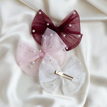 Load image into Gallery viewer, Francine Tulle Pearl Bow Set
