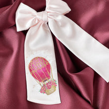 Load image into Gallery viewer, Montgolfière fleurie {Hand Painted Satin Bow}
